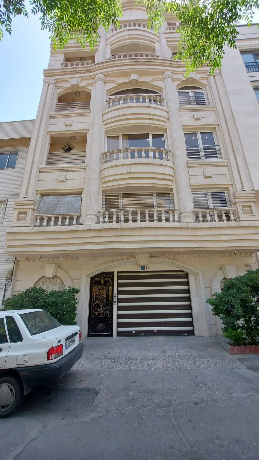 فروش آپارتمان ۱۷۰متری چهار خواب  ۲پارکینگ  در سعادت آباد حوالی کاج