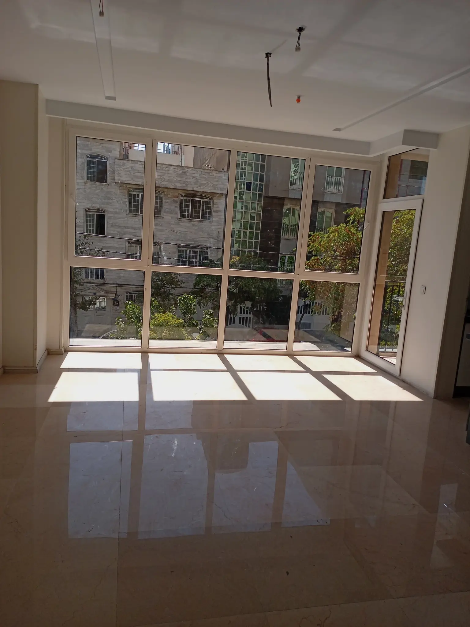  خرید آپارتمان185 متر 3 خواب باز سازی شده در شهرک غرب پیروزان