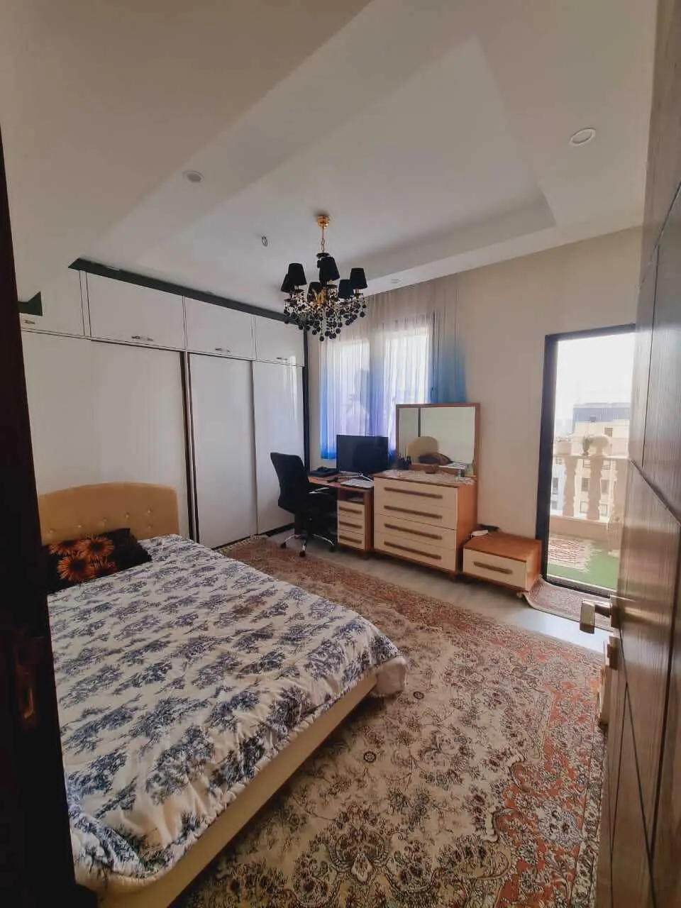  خرید آپارتمان ۲۰۰ متری  سه خواب در سعادت آباد 