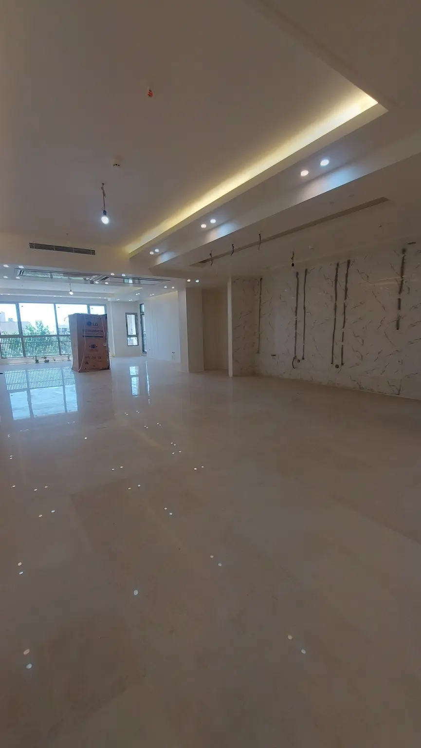 فروش آپارتمان  فوری ۲۰۰ متری چهار خواب در سعادت آباد شمال میدان کاج
